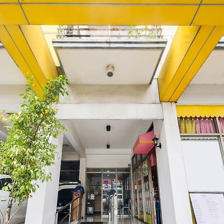 Oyo 893 Dian Suites Makati Manila Exteriör bild