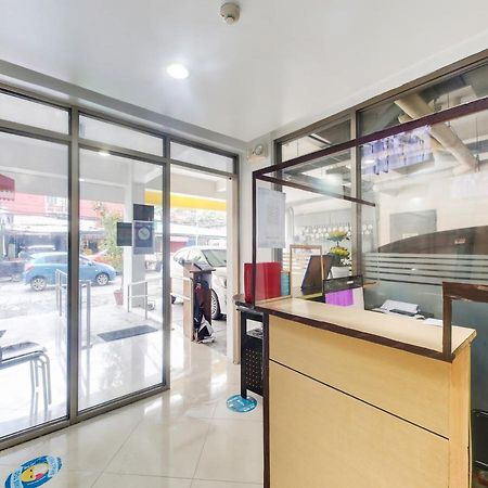 Oyo 893 Dian Suites Makati Manila Exteriör bild