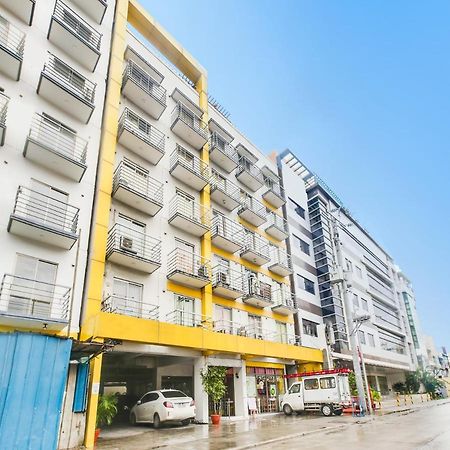 Oyo 893 Dian Suites Makati Manila Exteriör bild