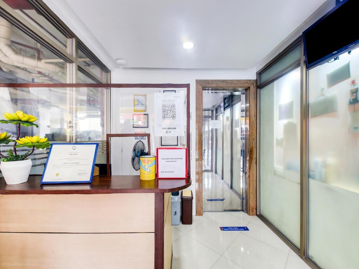 Oyo 893 Dian Suites Makati Manila Exteriör bild