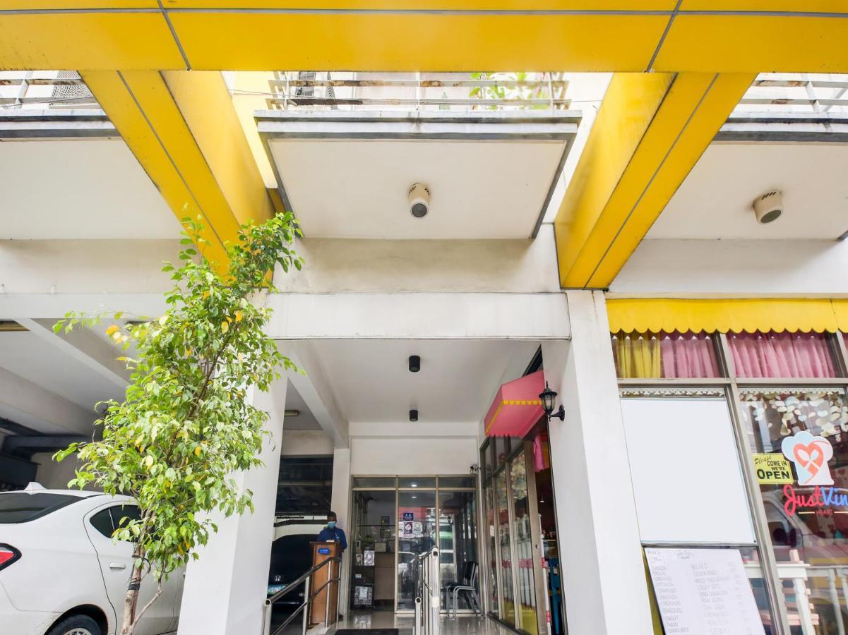 Oyo 893 Dian Suites Makati Manila Exteriör bild