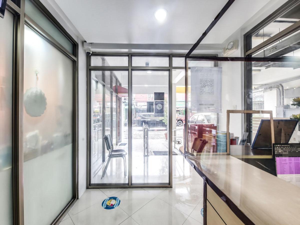 Oyo 893 Dian Suites Makati Manila Exteriör bild