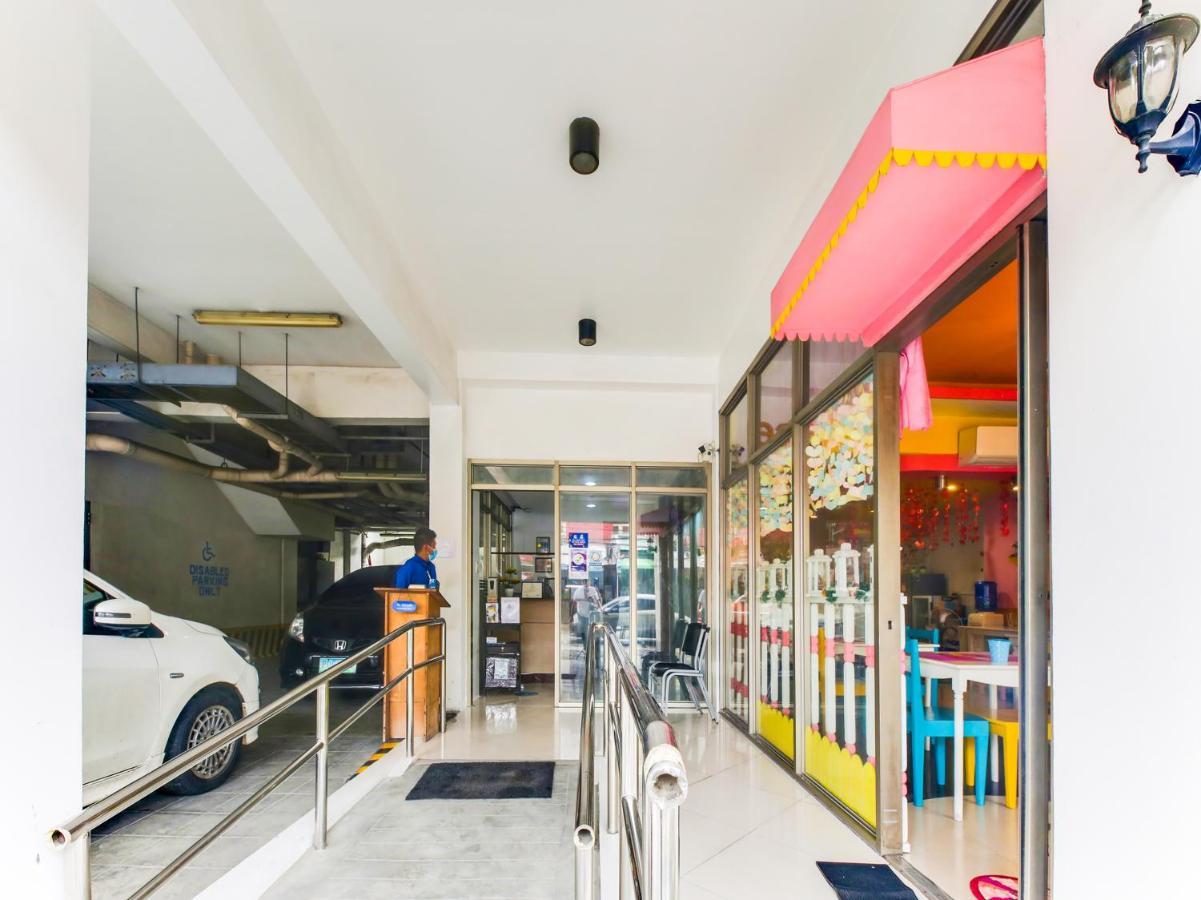 Oyo 893 Dian Suites Makati Manila Exteriör bild