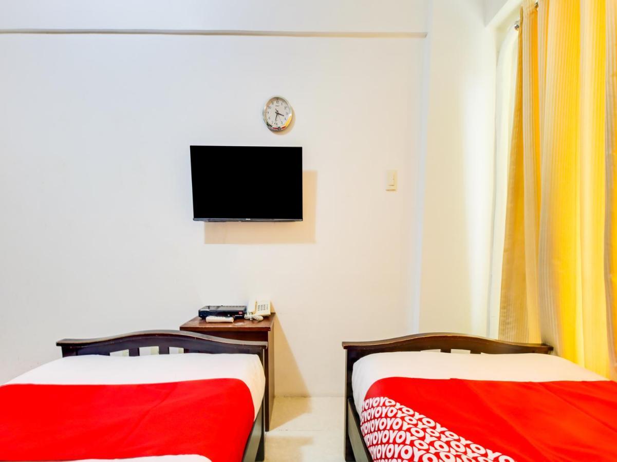 Oyo 893 Dian Suites Makati Manila Exteriör bild