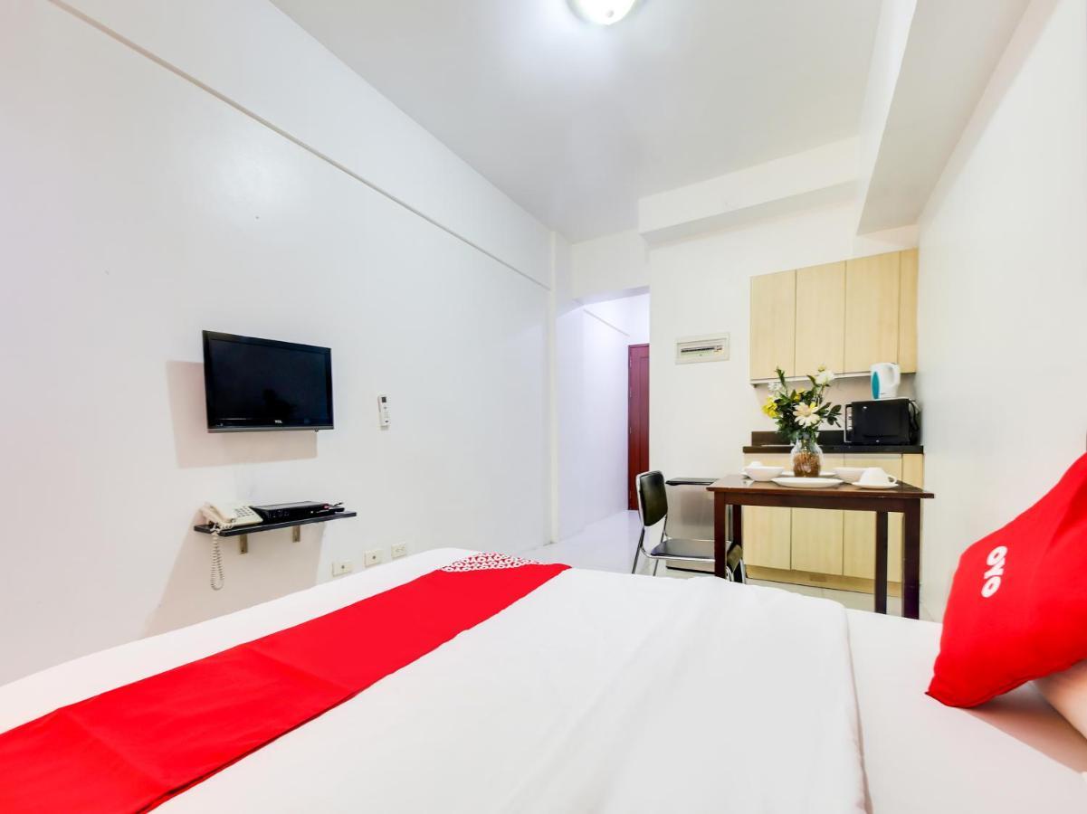 Oyo 893 Dian Suites Makati Manila Exteriör bild