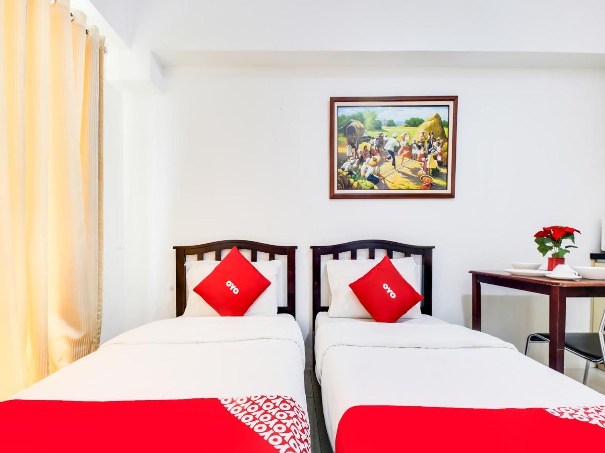 Oyo 893 Dian Suites Makati Manila Exteriör bild