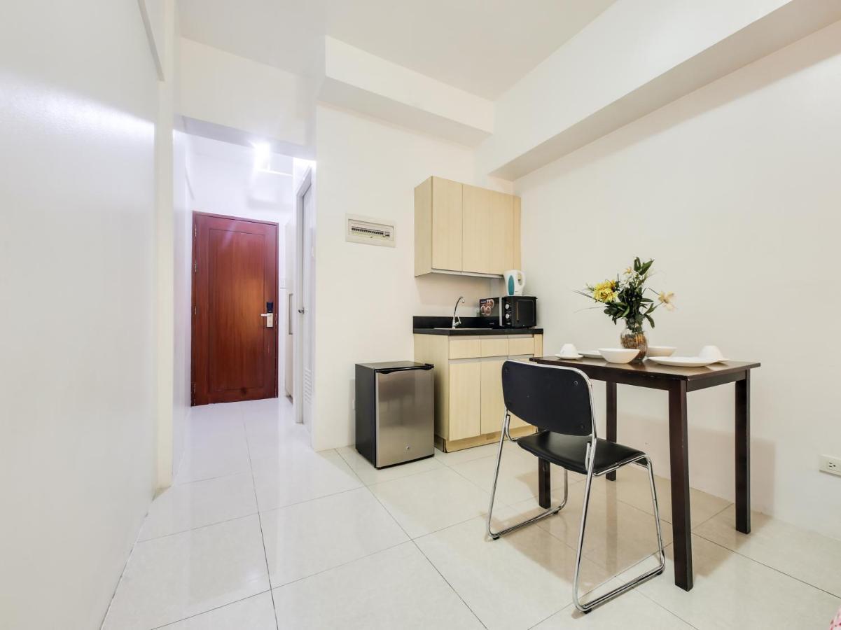 Oyo 893 Dian Suites Makati Manila Exteriör bild