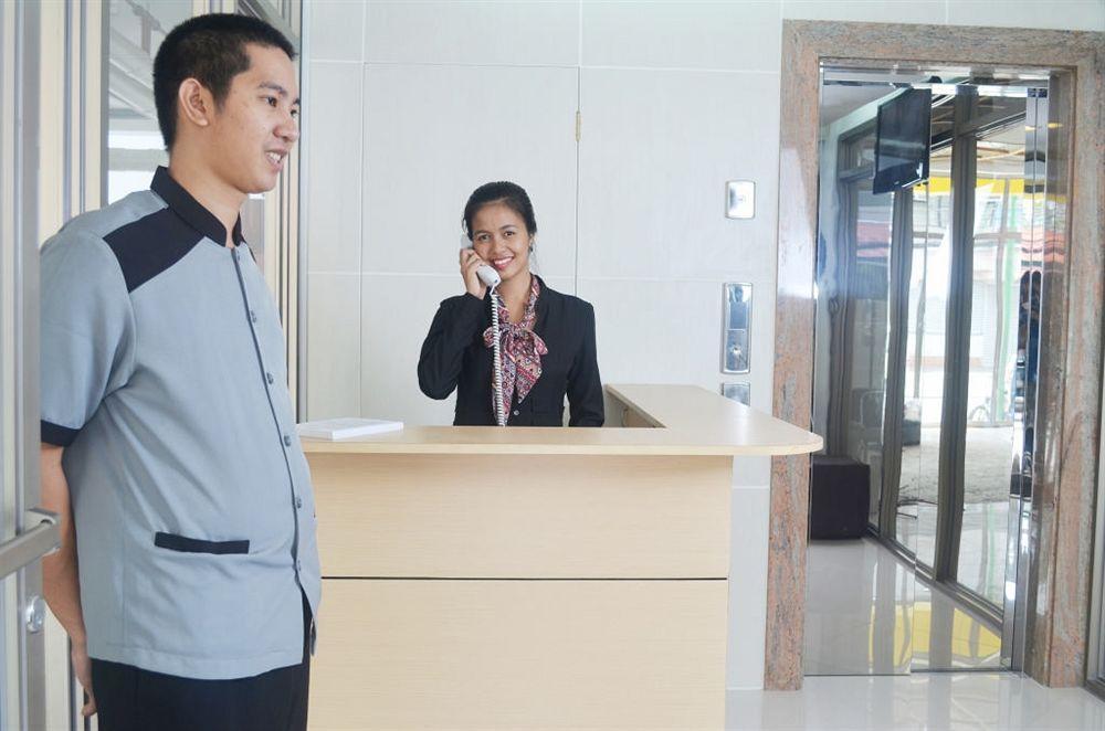 Oyo 893 Dian Suites Makati Manila Exteriör bild