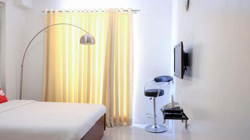 Oyo 893 Dian Suites Makati Manila Exteriör bild