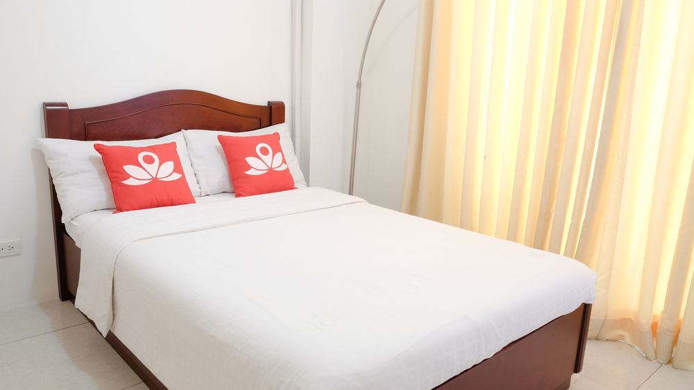 Oyo 893 Dian Suites Makati Manila Exteriör bild