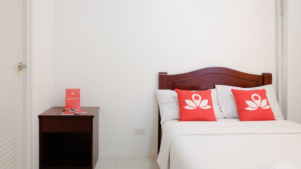Oyo 893 Dian Suites Makati Manila Exteriör bild