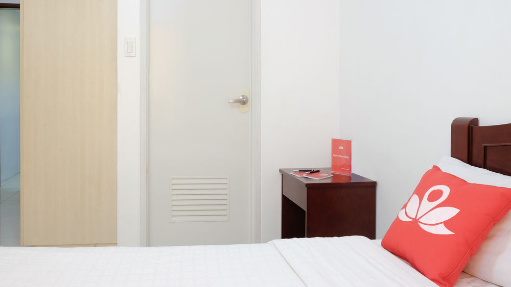Oyo 893 Dian Suites Makati Manila Exteriör bild