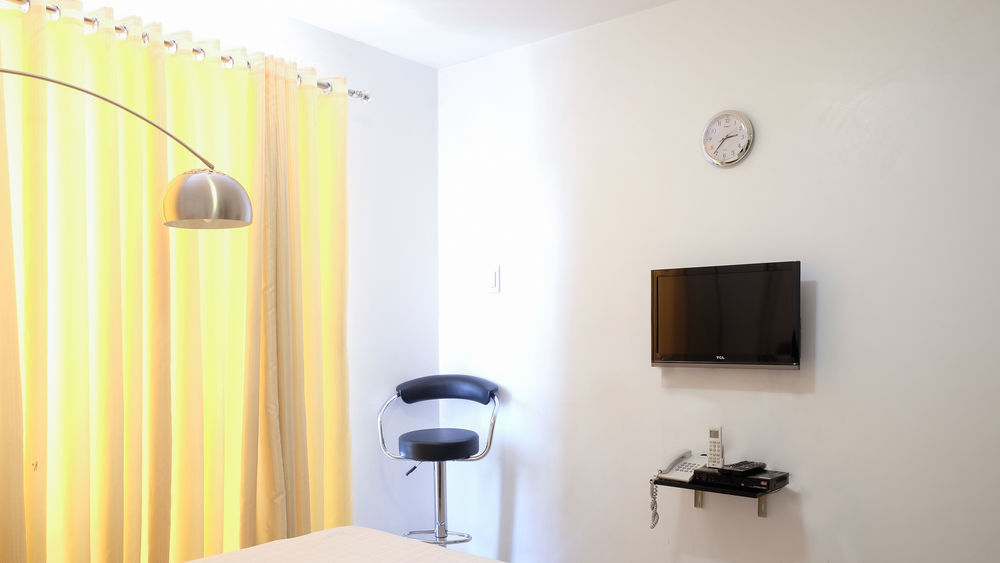 Oyo 893 Dian Suites Makati Manila Exteriör bild