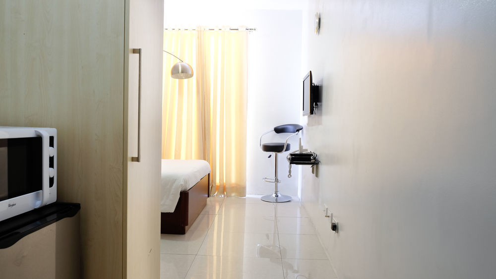 Oyo 893 Dian Suites Makati Manila Exteriör bild