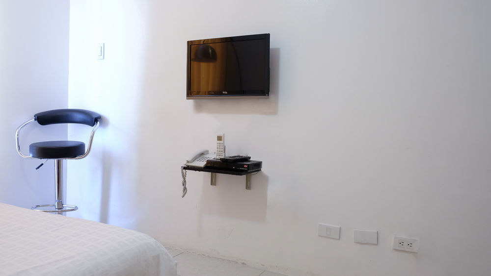 Oyo 893 Dian Suites Makati Manila Exteriör bild