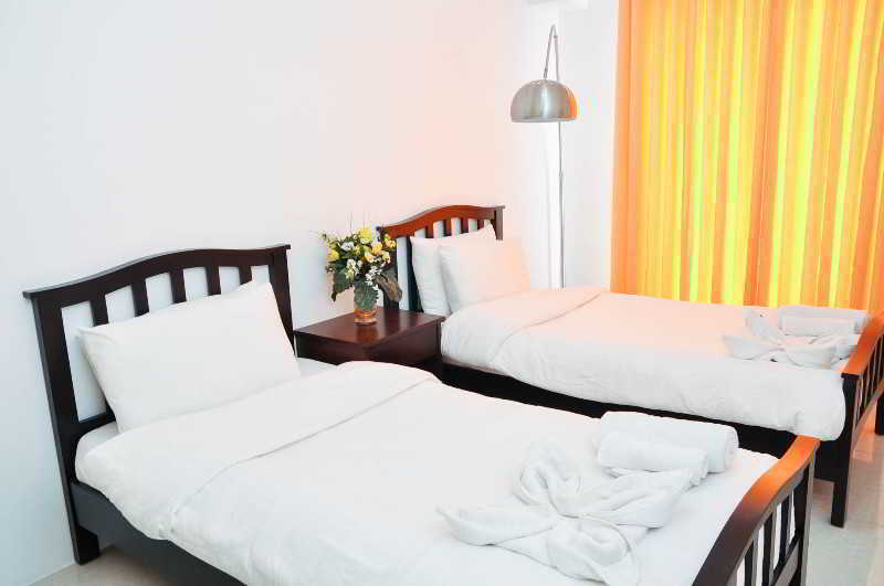 Oyo 893 Dian Suites Makati Manila Exteriör bild