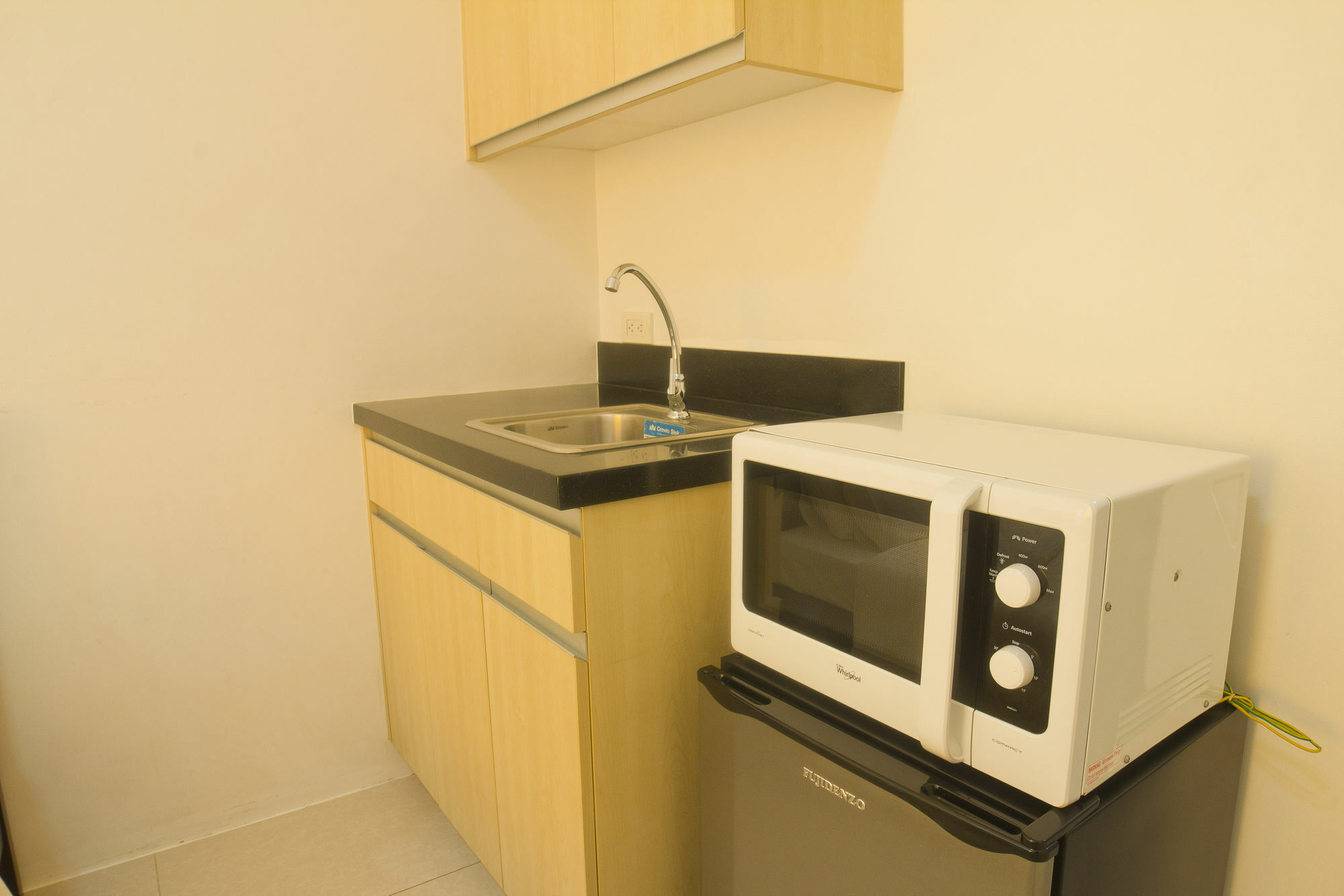 Oyo 893 Dian Suites Makati Manila Exteriör bild