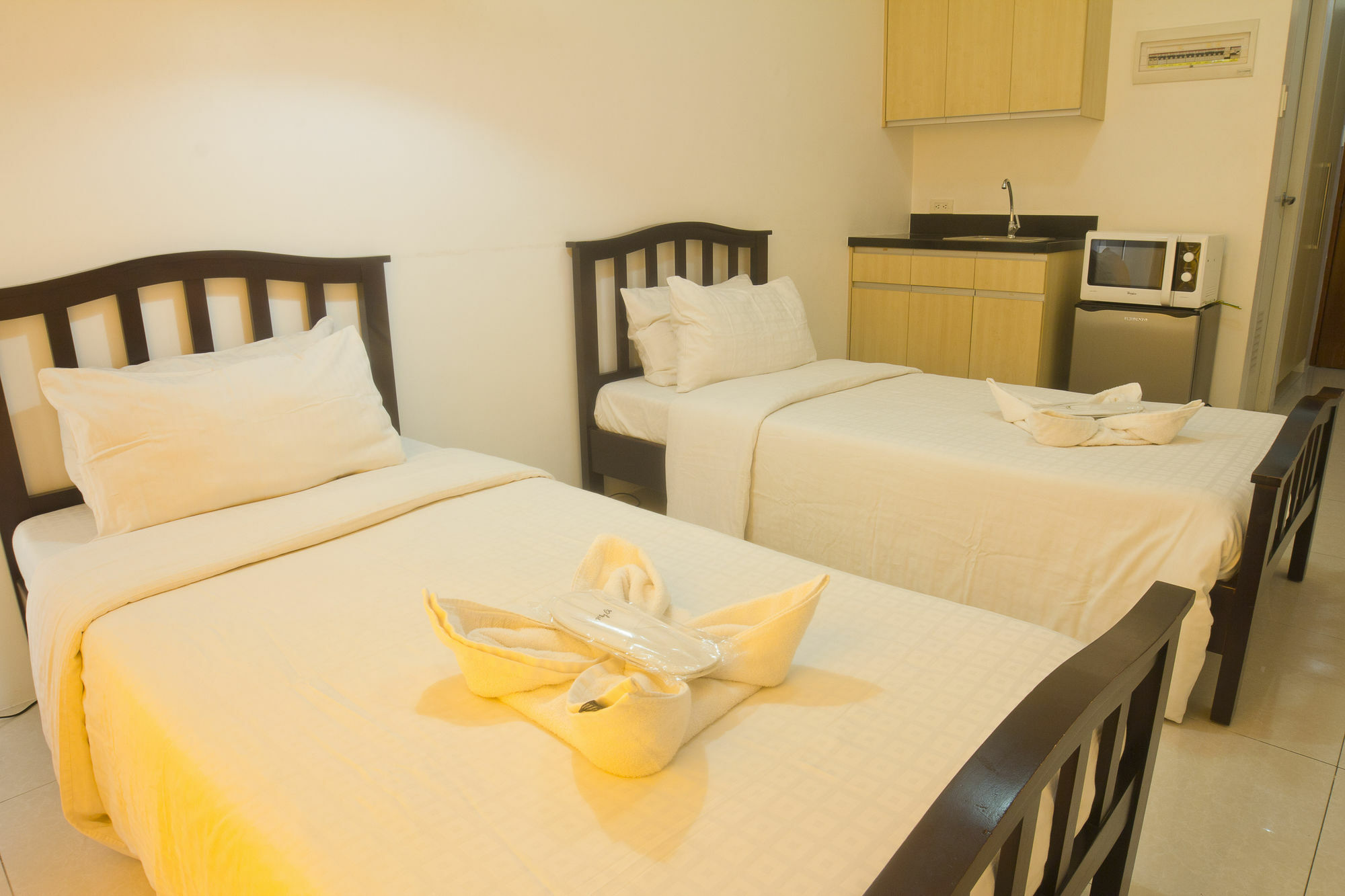 Oyo 893 Dian Suites Makati Manila Exteriör bild
