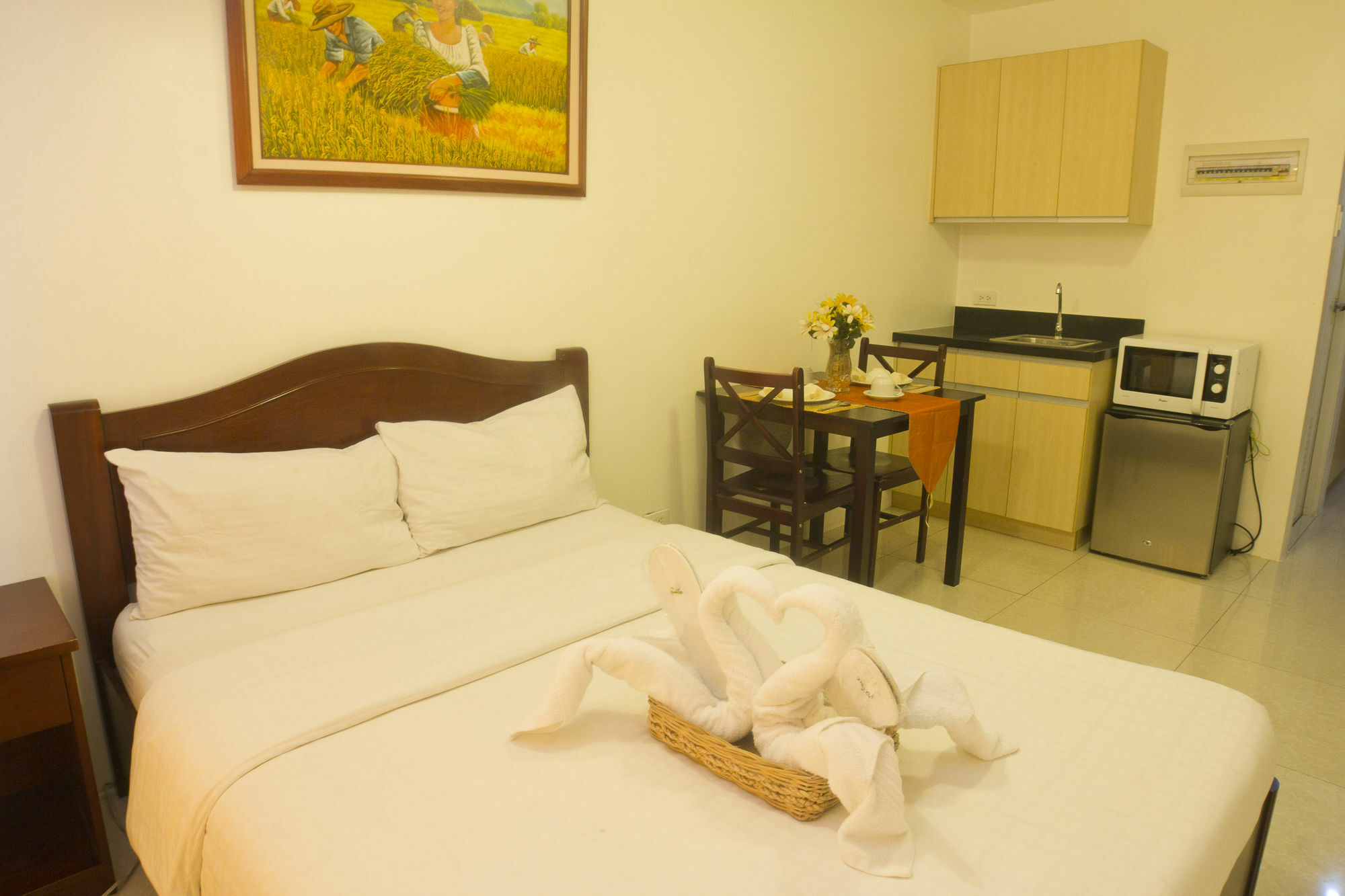 Oyo 893 Dian Suites Makati Manila Exteriör bild